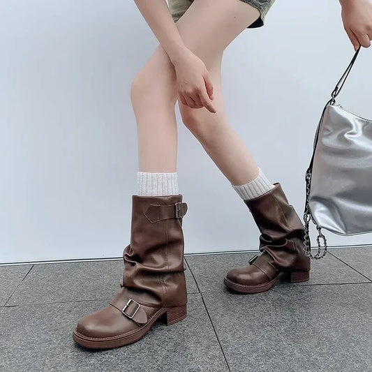 Stützende und trendige orthopädische Stiefel