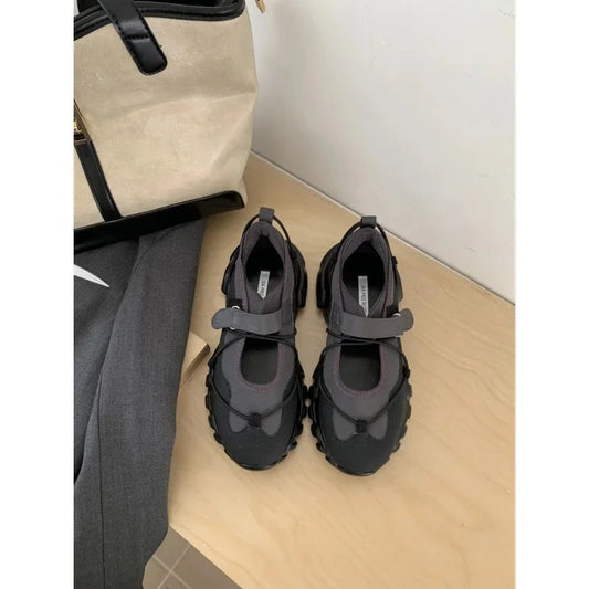 Modische und stützende orthopädische Sandalen