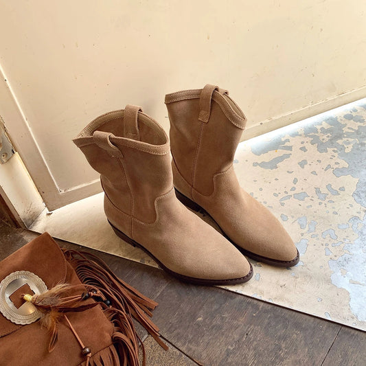 Modische und stützende orthopädische Stiefel