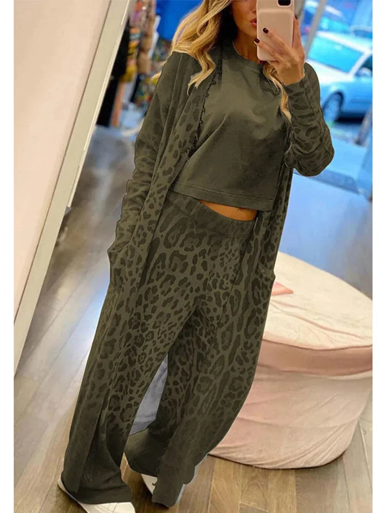 EM | Strickjacke mit Leopardenmuster und Hose
