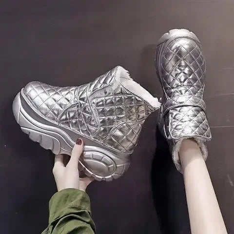 Modische und stützende orthopädische Stiefel