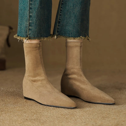 Stützende und trendige orthopädische Stiefel