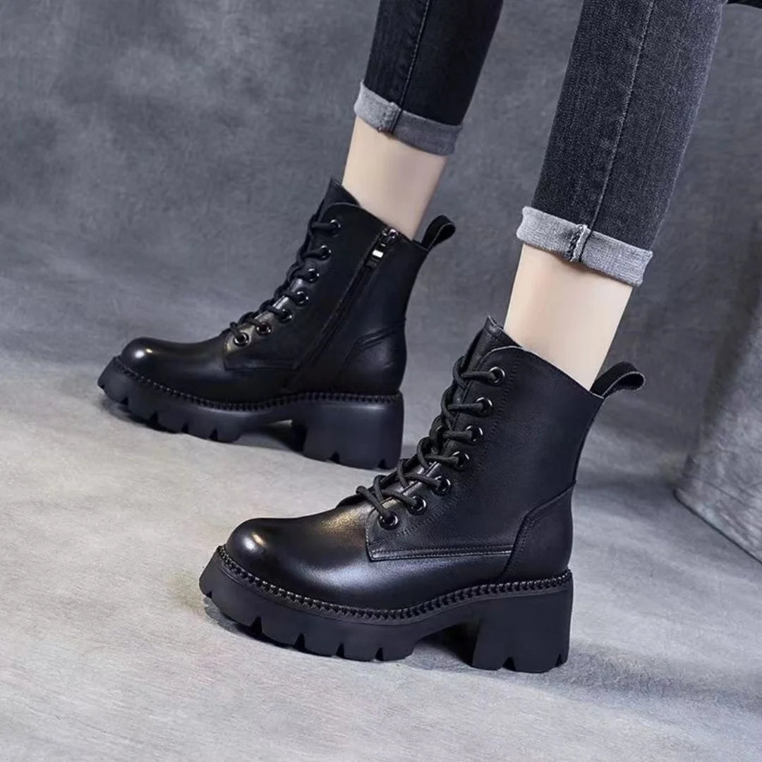 Lässige und stützende orthopädische Stiefel