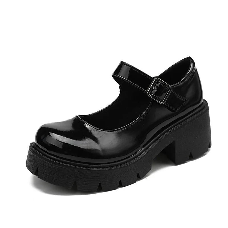 Elegante und stützende orthopädische Absätze
