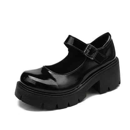 Elegante und stützende orthopädische Absätze