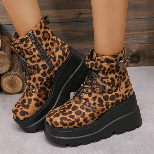 EM | Stiefel mit Leopardenmuster in Patform