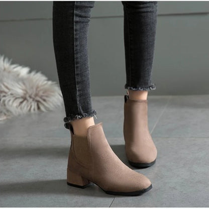 Maßgeschneiderte und bequeme orthopädische Stiefel