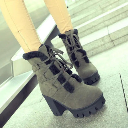 Stützende und trendige orthopädische Stiefel