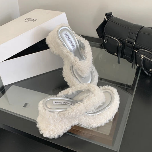 Elegante und stützende orthopädische Absätze