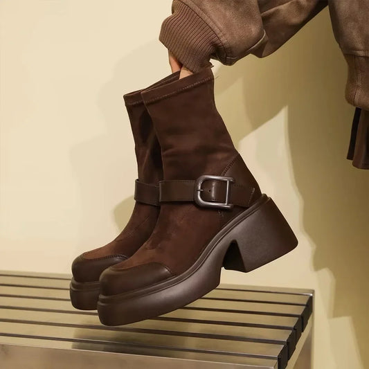 Bequeme und modische orthopädische Stiefel