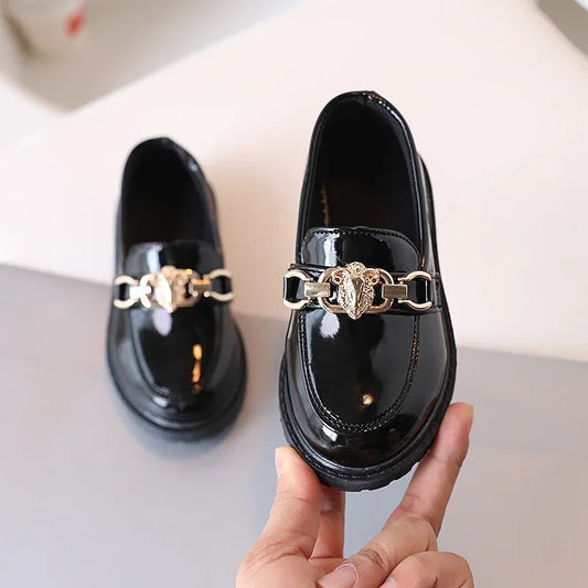 Modische und stützende orthopädische Schuhe