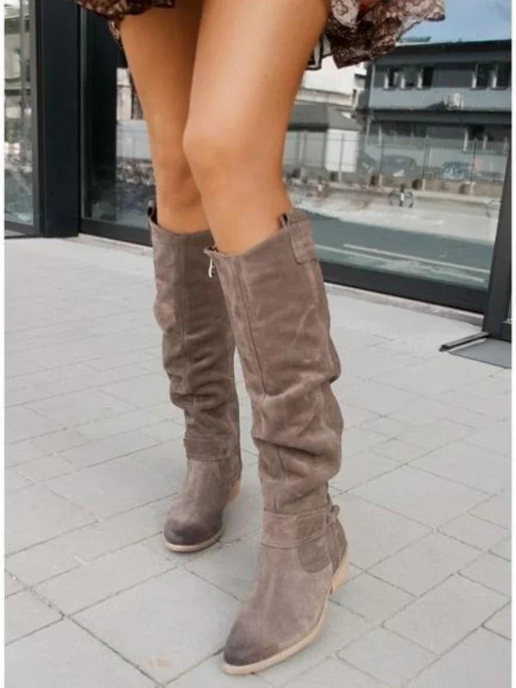 EM | Kniehohe Stiefel aus Wildleder mit seitlichem Reißverschluss