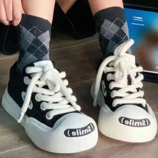 Modische und stützende orthopädische Schuhe