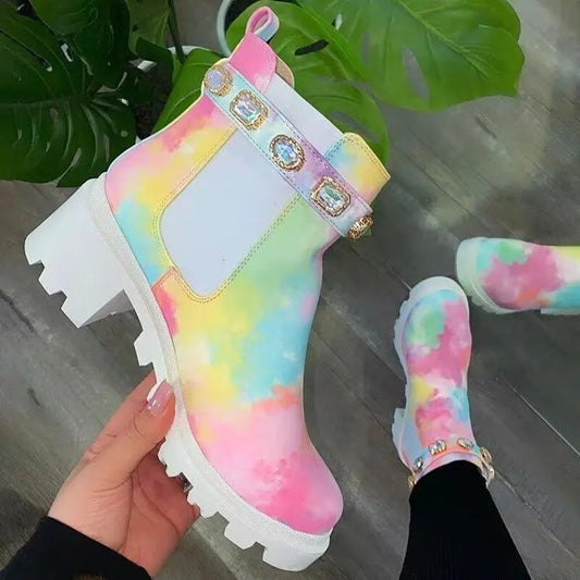 Modische und stützende orthopädische Stiefel
