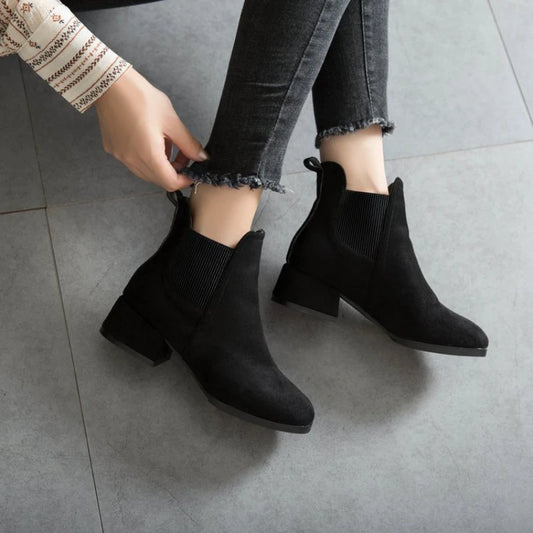 Maßgeschneiderte und bequeme orthopädische Stiefel