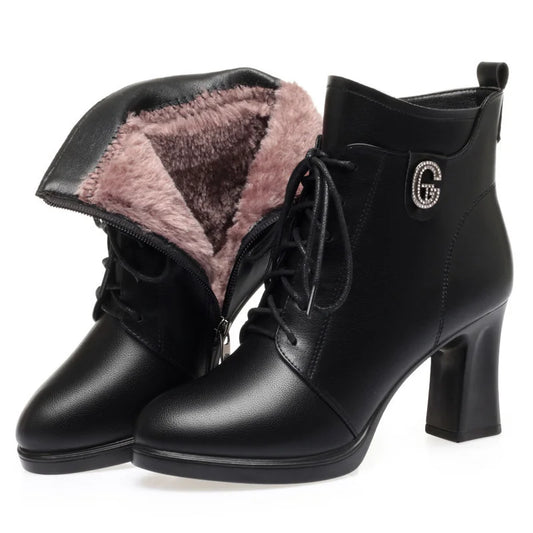 Elegante und stützende orthopädische Stiefel