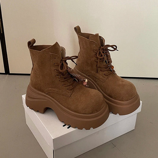 Modische und stützende orthopädische Stiefel