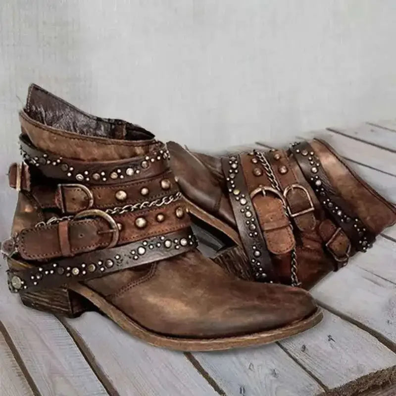 EM | Rockstar Chic Nieten-Stiefeletten