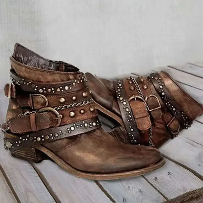 EM | Rockstar Chic Nieten-Stiefeletten