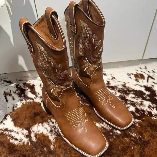 Modische und stützende orthopädische Stiefel