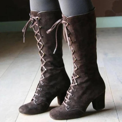 EM | Elegante kniehohe Schnürstiefel mit Blockabsatz