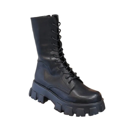 Elegante und stützende orthopädische Stiefel