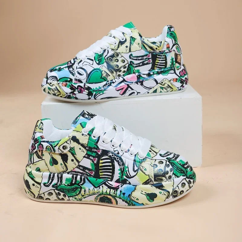 EM | Lebendige Turnschuhe im Graffiti-Stil