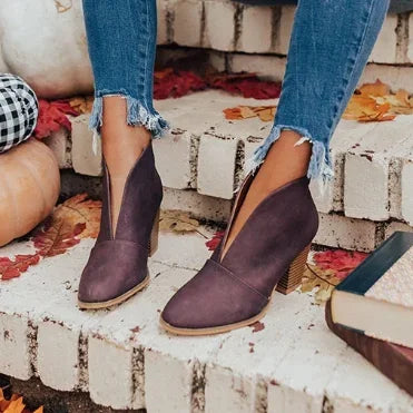 EM | Schicke Stiefeletten mit V-Ausschnitt und Blockabsatz