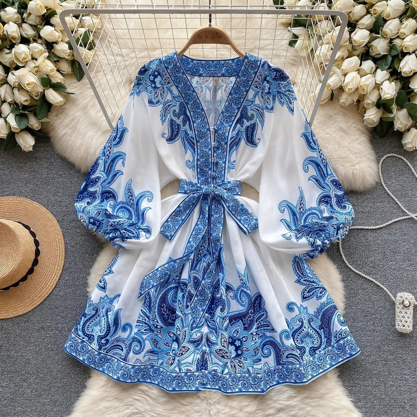 EM | Elegantes Minikleid mit Vintage-Print, Puffärmeln in A-Linie und V-Ausschnitt