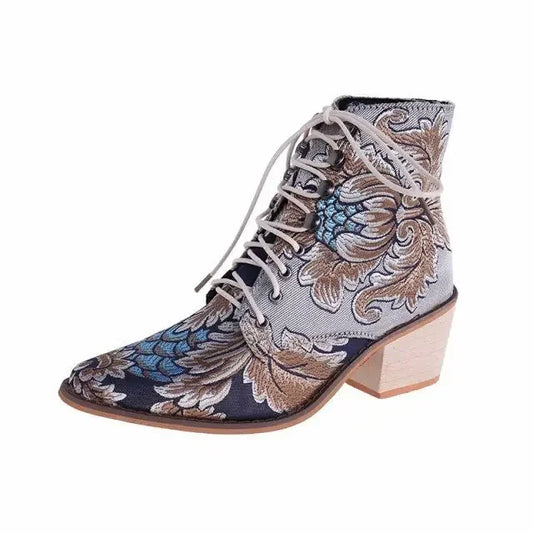 Stützende und trendige orthopädische Stiefel