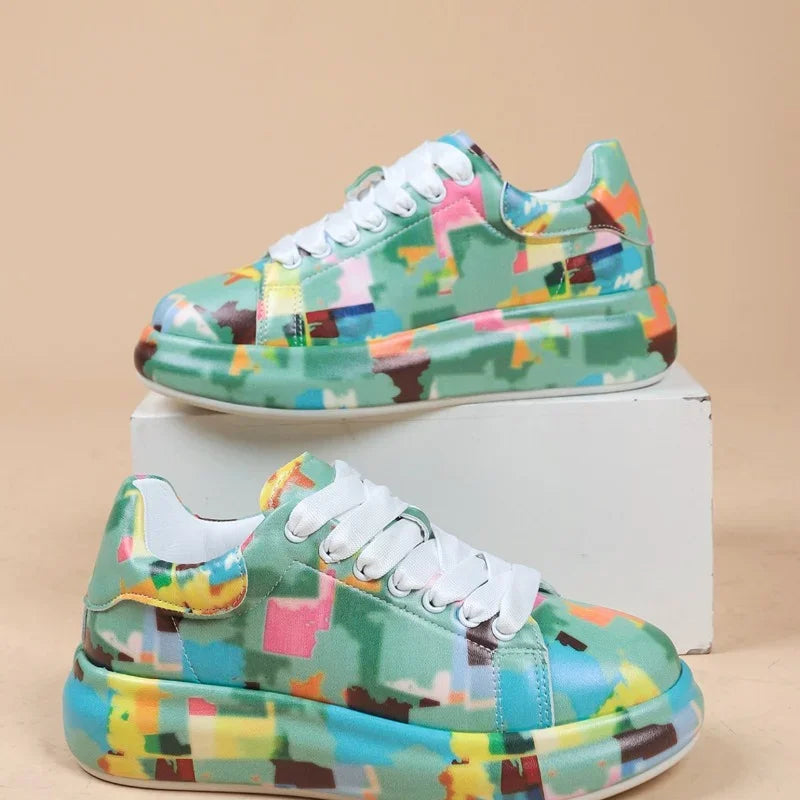EM | Lebendige Turnschuhe im Graffiti-Stil