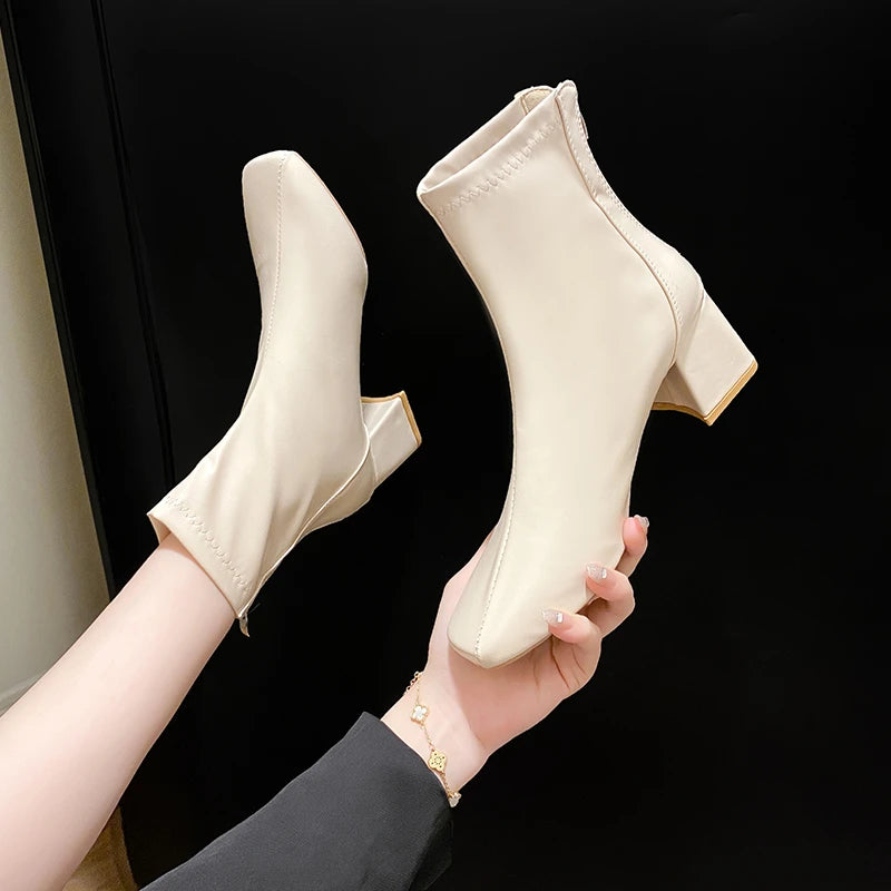 Bequeme und modische orthopädische Stiefel