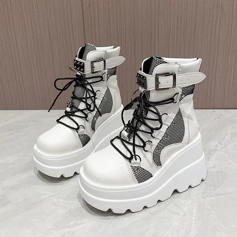 Stützende und trendige orthopädische Stiefel