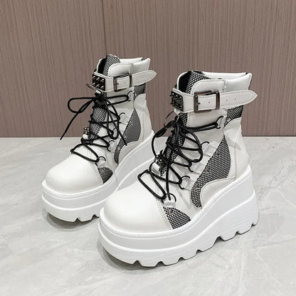 Stützende und trendige orthopädische Stiefel