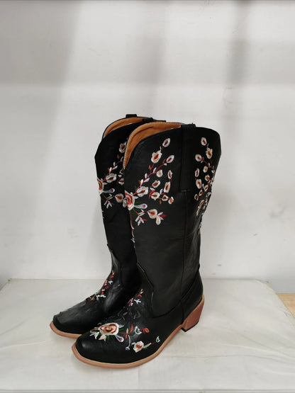 Bequeme und modische orthopädische Stiefel