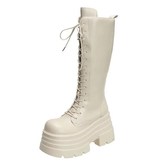 Elegante und stützende orthopädische Stiefel