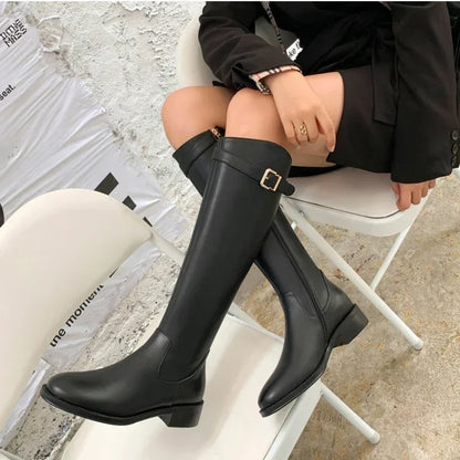 EM | Bequeme kniehohe Stiefel mit Schnallendetail