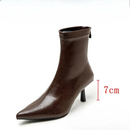 Stützende und trendige orthopädische Stiefel
