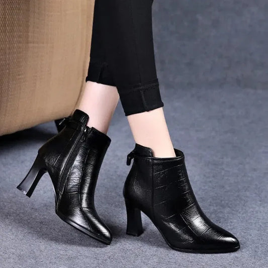 Bequeme und modische orthopädische Stiefel