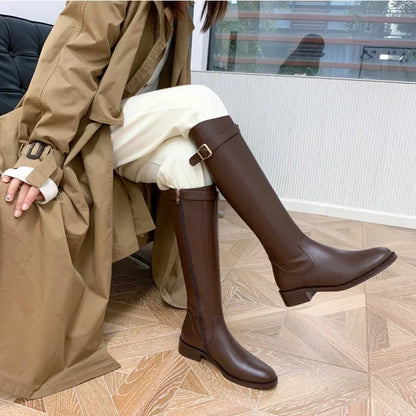 EM | Bequeme kniehohe Stiefel mit Schnallendetail