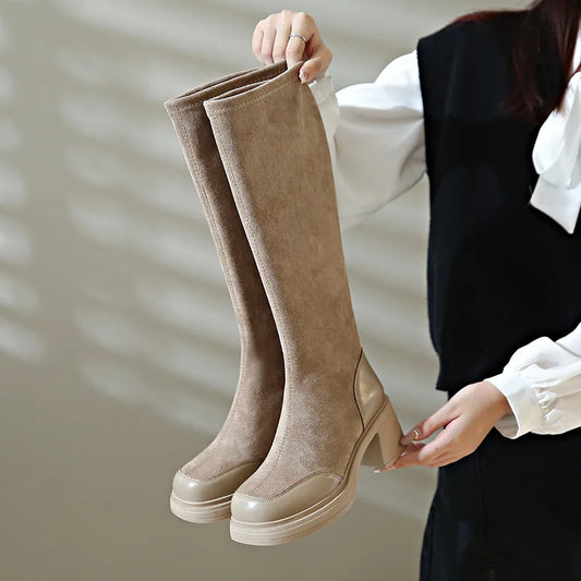 Lässige und stützende orthopädische Stiefel