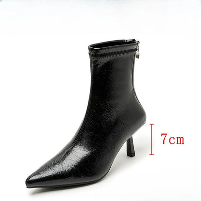 Stützende und trendige orthopädische Stiefel