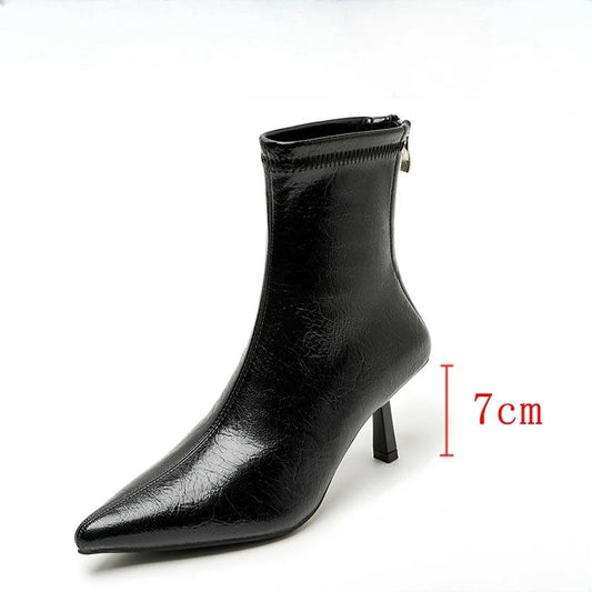 Stützende und trendige orthopädische Stiefel