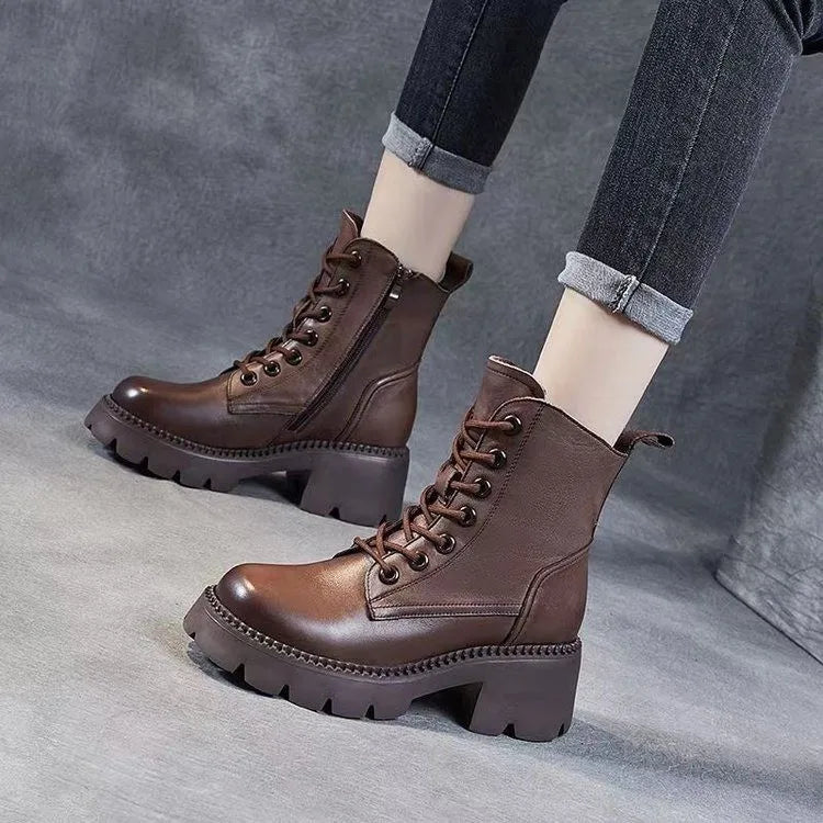 Lässige und stützende orthopädische Stiefel