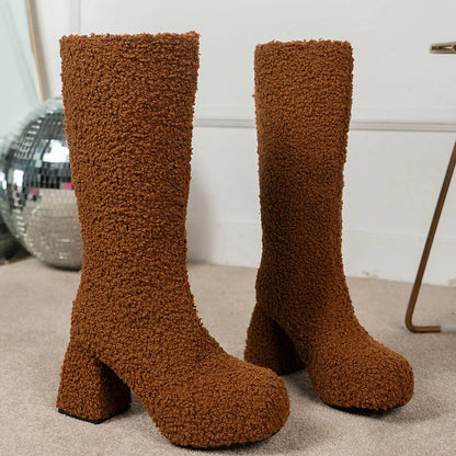 Stützende und trendige orthopädische Stiefel