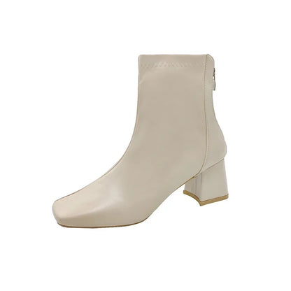 Stützende und trendige orthopädische Stiefel