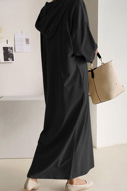 Eiram - Kleid mit Kapuze und V-Ausschnitt-Schnürung