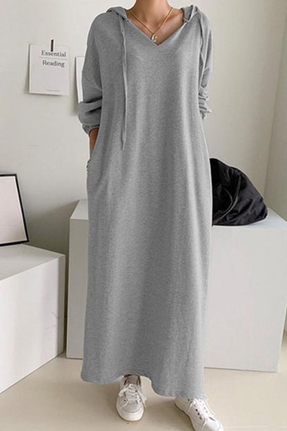 Eiram - Kleid mit Kapuze und V-Ausschnitt-Schnürung