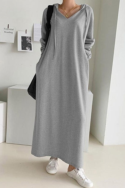 Eiram - Kleid mit Kapuze und V-Ausschnitt-Schnürung