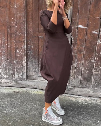 MW | Einfaches elegantes Kleid mit langen Ärmeln und Tasche in einfarbig